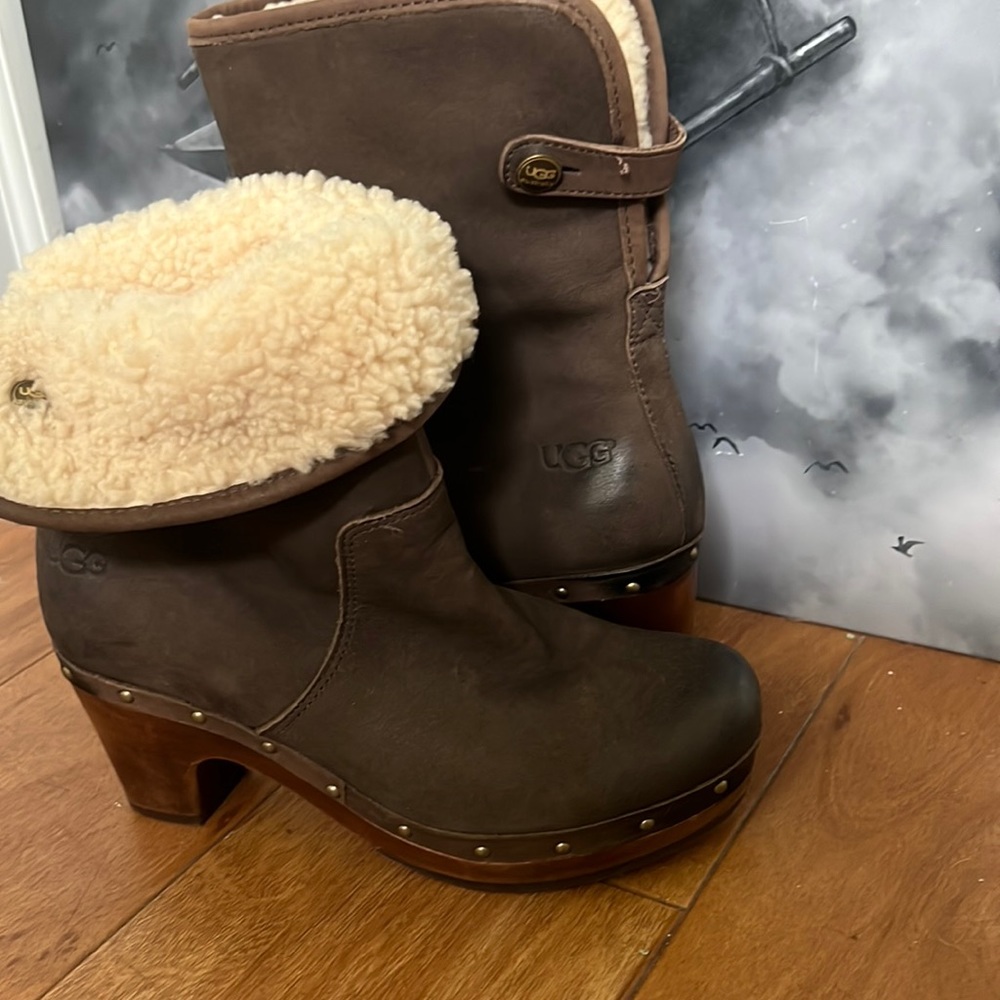 Brown UGG clog boots sz 5